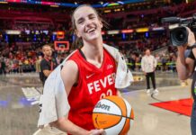 Caitlin Clark: rookie del año 2024 y a un voto del premio unánime Caitlin Clark, la rookie del año 2024 de la WNBA.