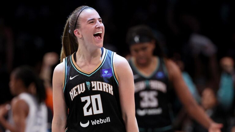 Sabrina Ionescu encabezó el festejo de las Liberty.