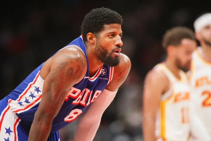 paul-george-76ers Paul George se reclina hacia delante en el juego de pretemporada ante los Atlanta Hawks.