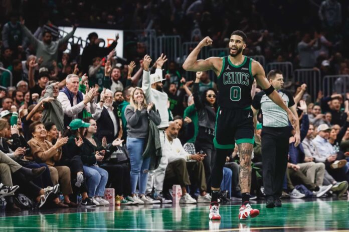 Jayson Tatum lideró el triunfo de los Celtics.