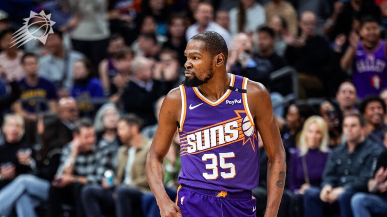 Kevin Durant fue letal en el último cuarto para los Suns.