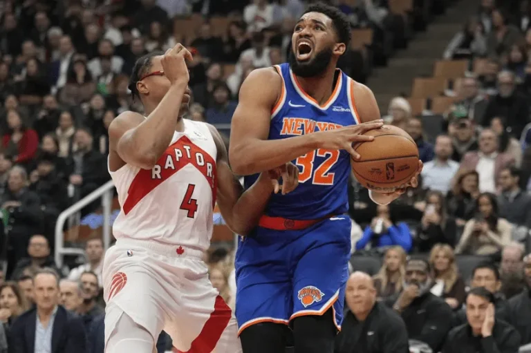 Towns no perdonó y los Knicks ganaron en Toronto