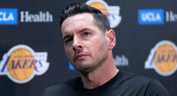 NBA: Memphis Grizzlies at Los Angeles Lakers JJ Redick habló sobre la TV en conferencia de prensa.