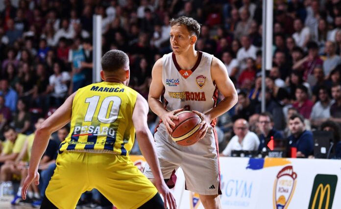 Gaston-Whelan Gastón Whelan tiene la pelota en un partido del Virtus Roma.