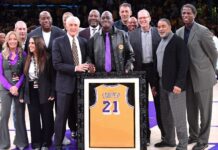 Los Lakers retiraron la camiseta de Michael Cooper Michael Cooper fue reconocido por los Lakers.