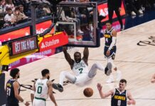 Boston no tuvo problemas contra un Denver sin Jokic: lo mejor del martes Jaylen Brown festeja después de una volcada en la victoria de los Celtics en Denver.