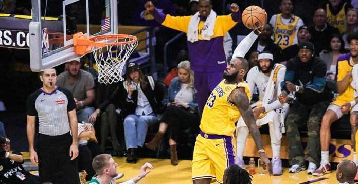 LeBron James concretó una de las volcadas más llamativas de la jornada.