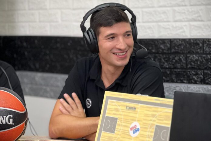 GiY1x_HWAAAoEB_ Gabriel Revidatti pasó por el aire de 3x3 Radio en Uno contra Uno Web.