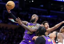 LeBron James hizo historia y mostró una vez más su vigencia: lo mejor del martes LeBron James se volvió el segundo jugador de la historia de la NBA en firmar un triple-doble con 40 años.