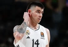 Gabriel Deck estará de baja por tiempo prolongado Gabriel Deck se rasca la nuca durante un partido de Euroliga.