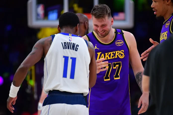 80382083007-lukakyrie Luka Doncic y Kyrie Irving se saludan tras el primer Lakers-Mavericks como rivales.