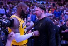 Lakers: así sería el equipo ‘ideal’ después de la llegada de Doncic LeBron James y Luka Doncic hablan durante un partido