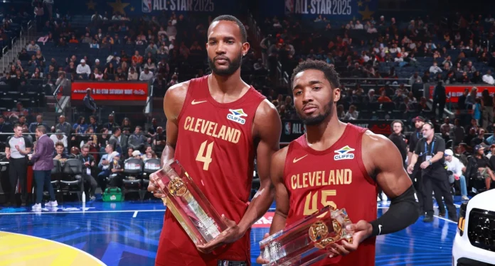 Evan Mobley y Donovan Mitchell, los campeones del Skills Challenge 2025.