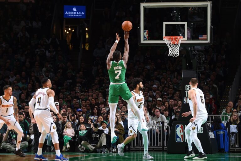 Boston se impone ante los Nuggets en un duelo de candidatos