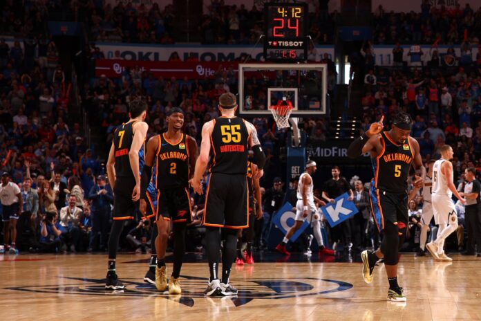 El festejo del Thunder durante el triunfo sobre los Nuggets.