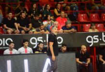 Lucas Victoriano en 3×3 Radio: «Estamos muy ilusionados con ganarlo» Lucas Victoriano da indicaciones durante un juego de Instituto de Córdoba.