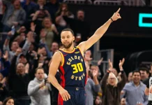 Historia viva: Curry fue el primer jugador en llegar a los 4000 triples Curry festeja a hora de su cumpleaños.