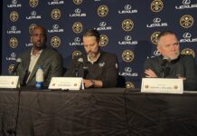 Denver arriesga todo: Malone y Booth ‘out’ en la última semana de la fase regular Kroenke junto a Booth y Malone.