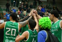 Atenas volvió a la victoria en casa