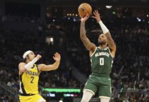 Vuelve Lillard: disponible para el segundo juego contra los Pacers Lillard lanza un triple en un juego contra los Pacers.