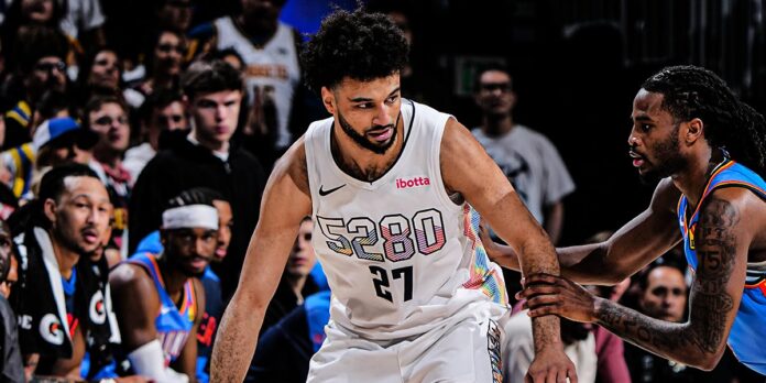 Jamal Murray en acción a pesar de un cuadro gripal en la victoria de los Nuggets sobre el Thunder.