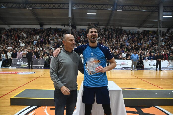 23902371-205a-4ea5-b8d7-b62395281363 Lucio Reinaudi, el MVP de Racing de Chivilcoy.
