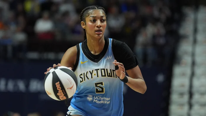 84220285007-usatsi-26462654 Angel Reese firmó su primer triple-doble en la WNBA.