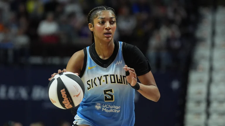 Angel Reese firmó su primer triple-doble en la WNBA.