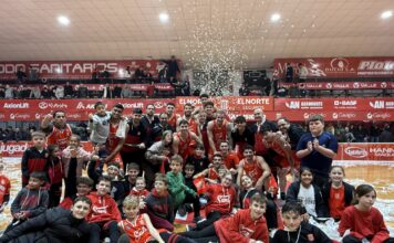 San Isidro reaccionó ante su gente y forzó el cuarto juego El festejo de la gente de San Isidro.
