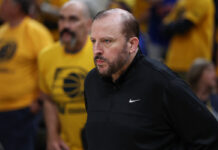 Los Knicks destituyeron a Thibodeau y buscarán entrenador Thibodeau dejó de ser el entrenador de los Knicks.