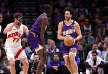 Vasilije Micic se suma a la lista: los jugadores NBA que marcharon a Europa Vasilije Micic lleva la pelota para los Phoenix Suns.