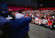 Chris Paul fue recibido con una ovación en su retorno a los Clippers Chris Paul fue recibido por una multitud en su regreso a Los Angeles para jugar en los Clippers.