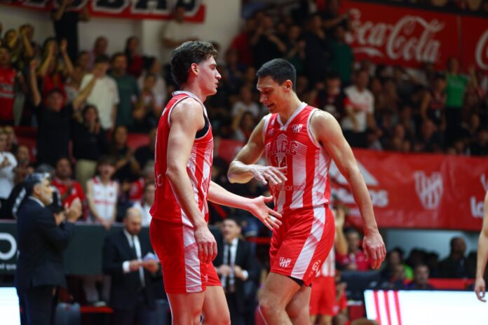 Los jugadores de Instituto festejan.