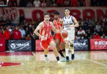 Luciano Guerra deja Instituto y se suma a Peñarol Luciano Guerra lleva la pelota en un juego entre Instituto y Boca.