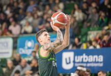 Nicolás De Los Santos se va de Gimnasia de Comodoro Rivadavia Nicolás De Los Santos lanza al aro.