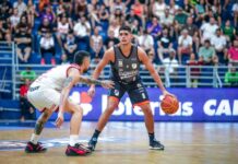 Matías Solanas vuelve a la Liga Nacional: jugará para Quimsa Matías Solanas lleva la pelota en un partido de Unifacisa.