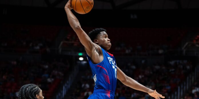 VJ VJ Edgemcombe, flamante pick número tres del Draft, debutó con la camiseta de los Philadelphia 76ers.
