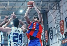 Iván Basualdo se suma a Peñarol de Mar del Plata Basualdo lanza por encima de la defensa de Peñarol.