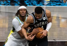 NBA 2025-26: Así están los planteles de los equipos de la conferencia del este Myles Turner y Giannis Antetokounmpo pelean por una pelota en un partido de la primera ronda de los Playoffs por la conferencia del este.