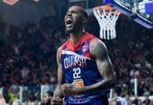 Primera confirmación de Quimsa: continúa Brandon Robinson Brandon Robinson festeja un punto para Quimsa.