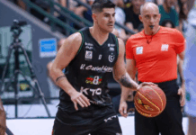 Jonatan Machuca vuelve a la Liga: jugará en La Unión Jonatan Machuca lleva la pelota en un partido de Uniao Corinthians.