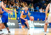 Santiago Scala continúa en Boca Juniors Santiago Scala lleva la pelota en un partido de Boca.