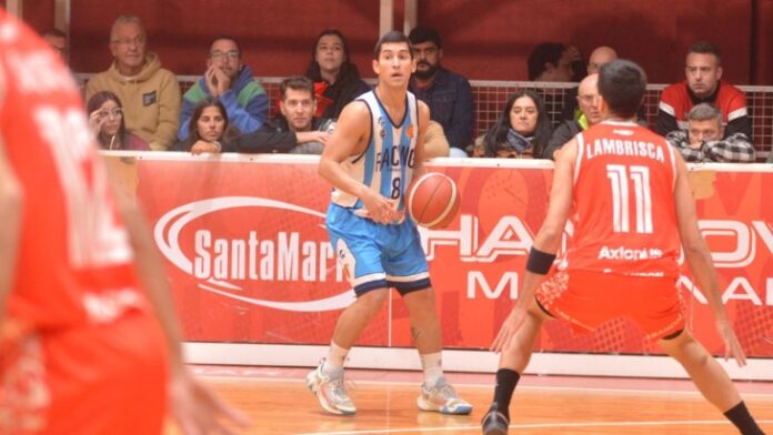 Alejo Barrales, uno de los históricos que sigue en Racing de Chivilcoy.