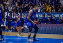 Argentino se mueve en el mercado: sumó a Martín Trelles y renovó a Fernando Podestá Fernando Podestá festeja en un partido de Argentino de Junín.