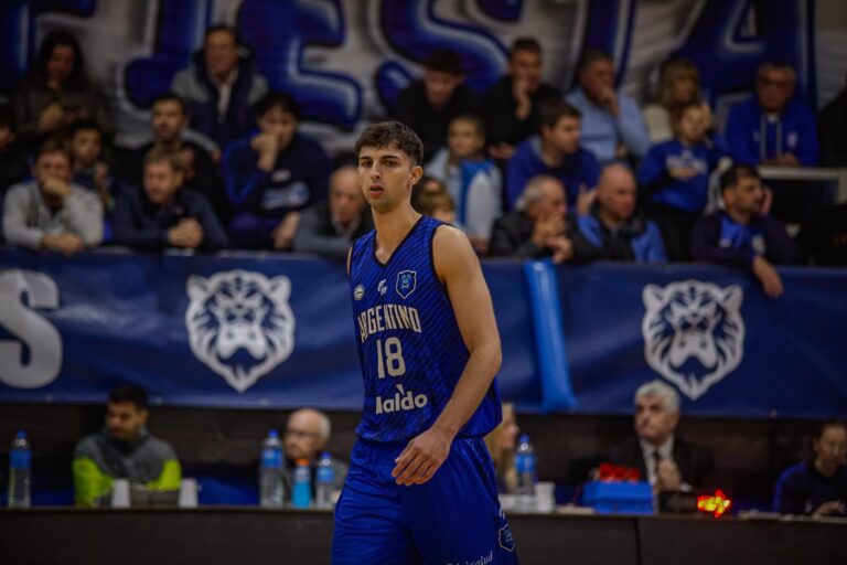 Ignacio Bednarek jugando para Argentino de Junín.