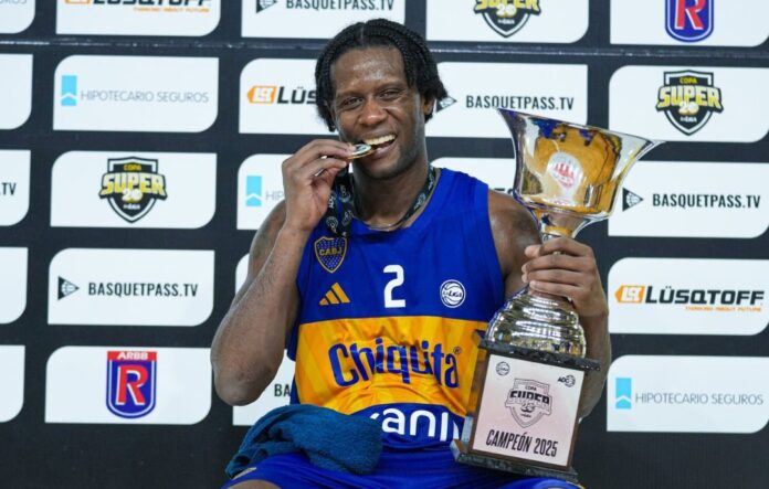 thomas cooper Thomas Cooper festeja la obtención de la Copa Súper 20.