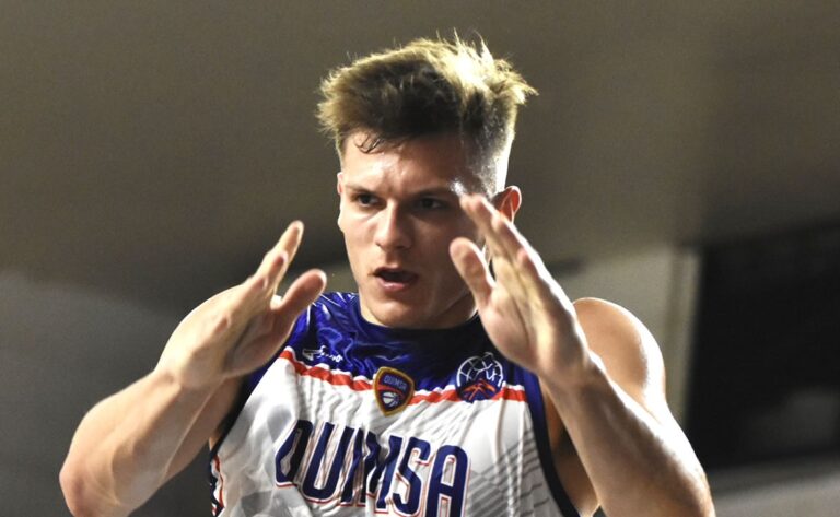 Federico Zezular se expresa en un partido de Quimsa.