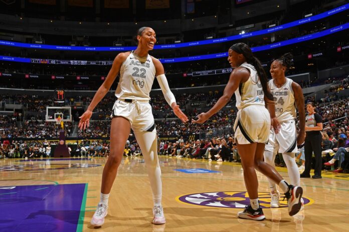 Las Vegas Aces v Los Angeles Sparks Las Aces festejan su 16° triunfo consecutivo.
