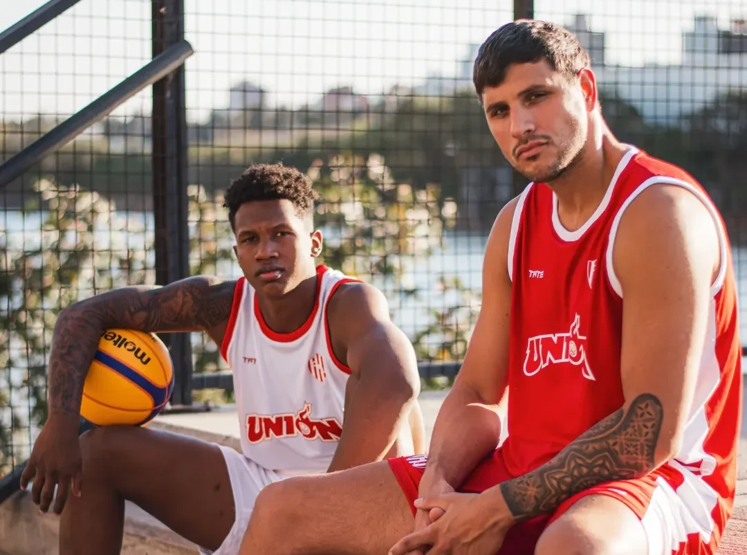 Las dos musculosas de Unión de Santa Fe para la 2025-26.