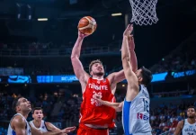 Turquía le dio una paliza a Grecia y enfrentará a Alemania en la final Sengün se eleva para volcarla en el duelo entre Turquía y Grecia.